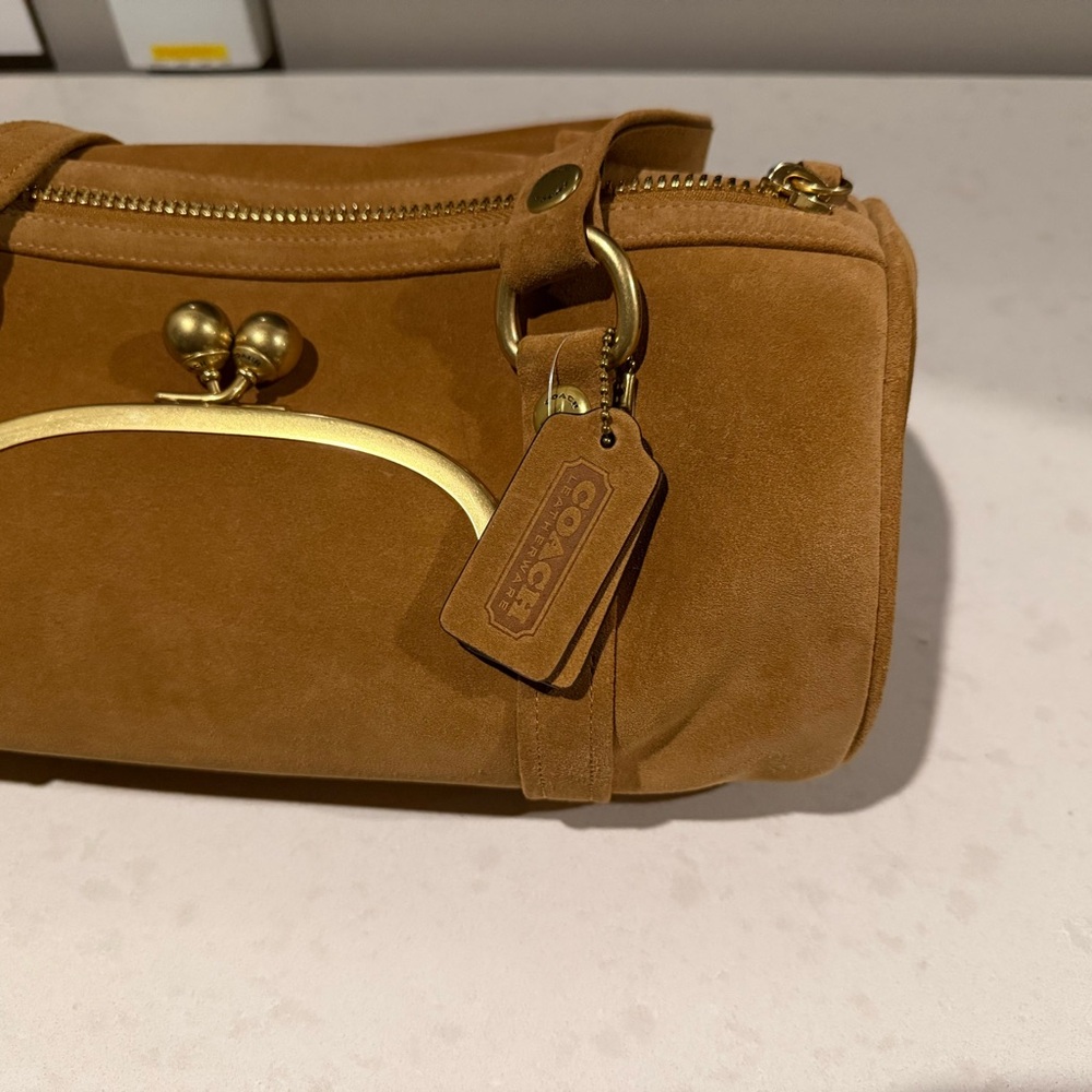 Coach Kisslock Barrel Bag Runway 2025 in Tan Suede - Picture 5 of 14
